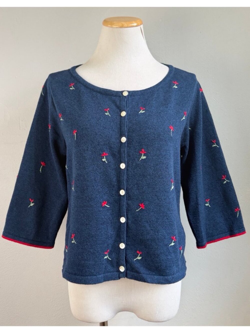 Vintage Floral Embroidered Cropped Cardigan Sweater Size Medium 90s 100% Cotton